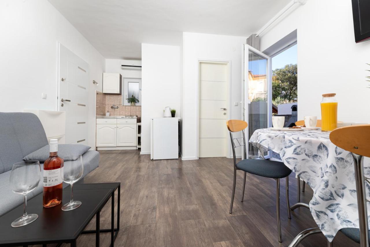 Apartments Aisa* Countryside Holiday Just 500M From The Beach! 克尔克 外观 照片